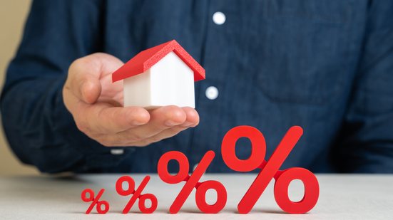 A dica é fazer um bom planejamento e pesquisar com estratégia para chegar a uma parcela que cabe no seu bolso - Envato