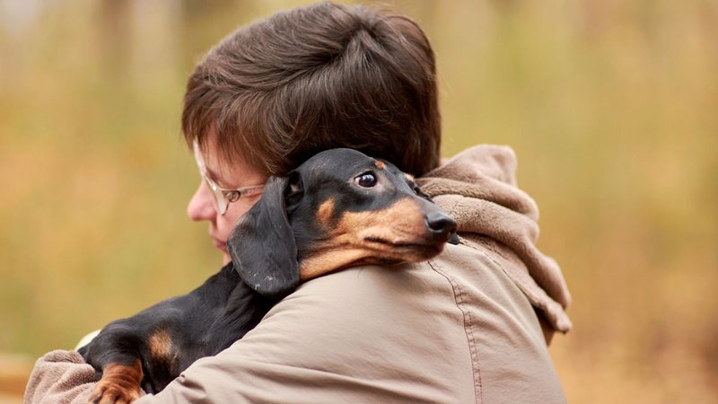 Em casos mais graves, há relatos de sintomas semelhantes ao transtorno de estresse pós-traumático - Envato