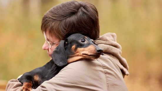Em casos mais graves, há relatos de sintomas semelhantes ao transtorno de estresse pós-traumático - Envato