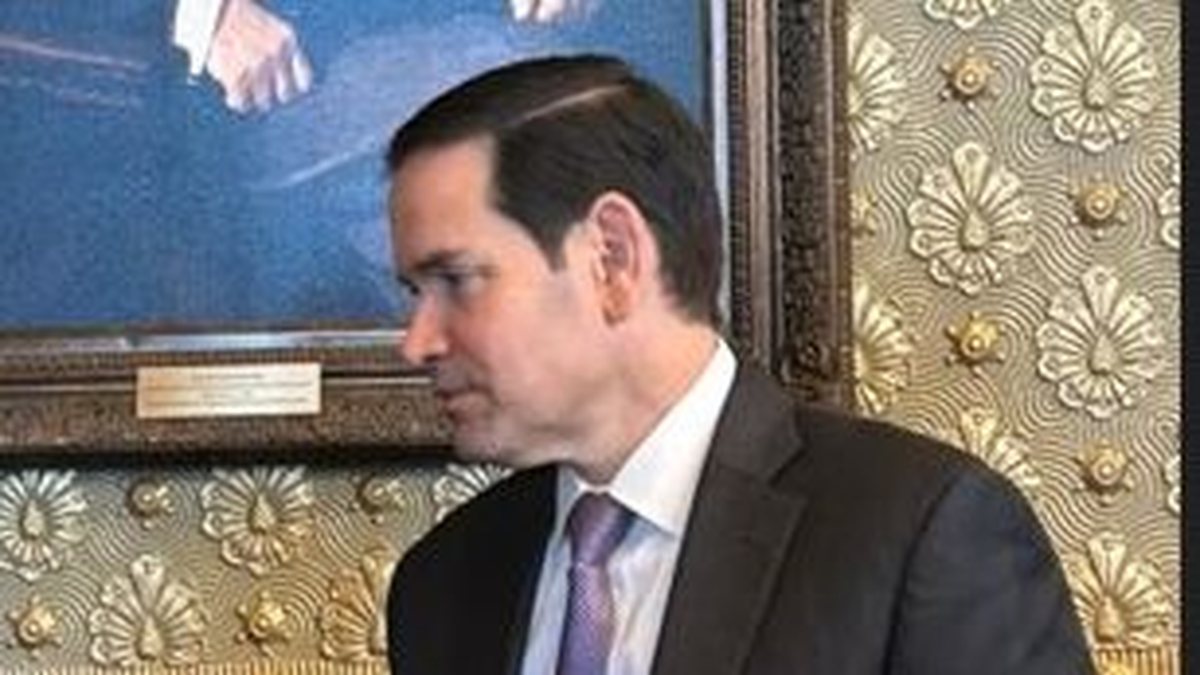 O secretário de Estado dos EUA, Marco Rubio, determinou aos oficiais consulares interromper as aplicações de vistos de imigração a partir de 21 de janeiro - Embaixada do Brasil