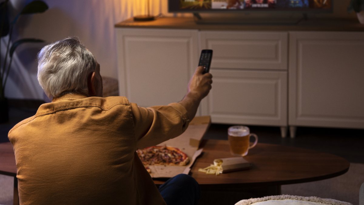 Quanto maior o tempo parado, maior o risco de doenças do coração e de morte por causas cardiovasculares - Foto: Freepik