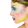 A beleza carnavalesca abraça sem pudor o maximalismo, apostando em glitter, delineados luminosos e lábios cintilantes - Envato