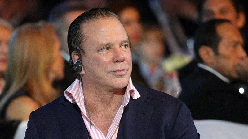 O ator e boxeador Mickey Rourke recorre a vaquinha virtual para arrecadar US$ 100 mil e não ser despejado da casa onde mora em Los Angeles - Divulgação