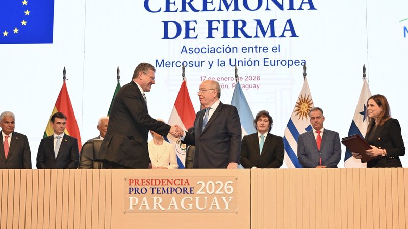 O Ministro Mauro Vieira representou o presidente Lula na cerimônia de assinatura do acordo Mercosul-União Europeia - Carlos Cruz/MRE