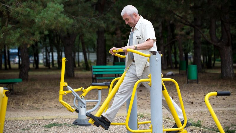 A possibilidade de treinar em qualquer espaço, do quarto de casa a uma praça pública, ajudou a tornar a prática mais visível e democrática - Foto: Envato Elements
