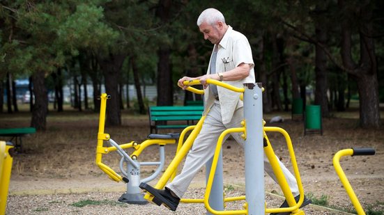 A possibilidade de treinar em qualquer espaço, do quarto de casa a uma praça pública, ajudou a tornar a prática mais visível e democrática - Foto: Envato Elements