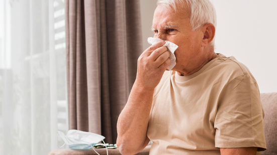 Diferente de ondas anteriores restritas a grupos específicos, avanço da gripe no Norte tem elevado as hospitalizações em todas as faixas etárias - Freepik