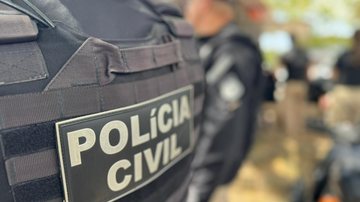 Oficial da Polícia Civil da Bahia durante operação - Ascom/PCBA
