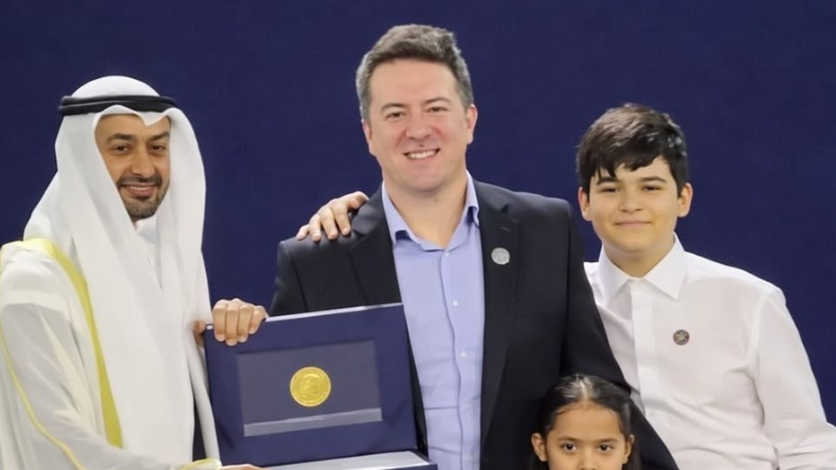 A motivação para a criação da startup surgiu de uma experiência pessoal do fundador, Ronaldo Cohin, com seu filho Lucas, que é autista - Reprodução/YouTube