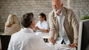 Pesquisa também mostra que profissionais 65+ são os que menos dão importância para questões como cultura empresarial e propósito - Envato