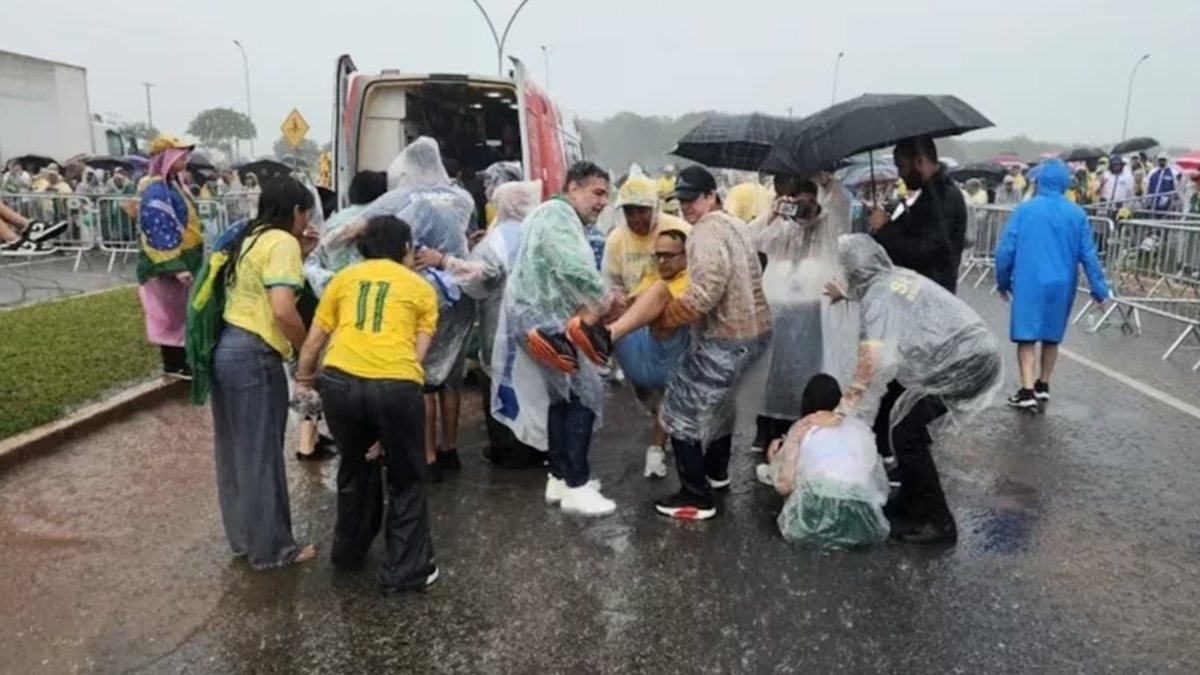 Dezenas de pessoas ficaram feridas, segundo Agência Brasil; local havia sido escolhido para o encerramento de ato pela anistia de Jair Bolsonaro - Reprodução / Redes Sociais