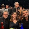 O diretor Kleber Mendonça Filho ao lado de Wagner Moura e a produtora Emilie Lesclaux, na cerimônia do Critics Choice Awards - Reprodução Instagram