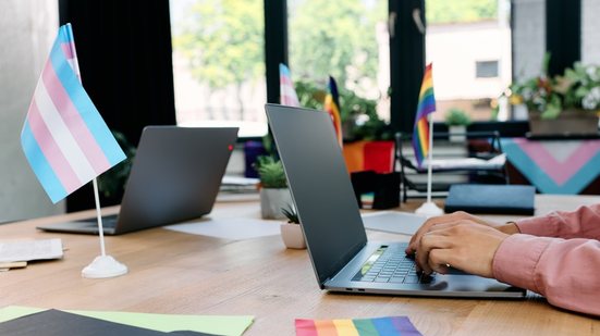 Iniciativa é dirigida às cidades de São Paulo e Curitiba e pré-seleção será feita pela Aliança LGBTI+ - Envato