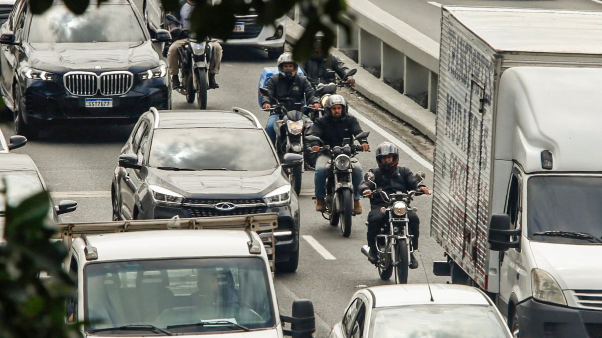 O Governo de São Paulo sancionou, em dezembro de 2025, a lei que isenta do pagamento do IPVA - Paulo Pinto/Agência Brasil