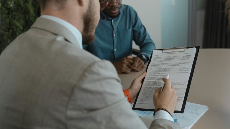 Oportunidades abrangem desde a indústria de alimentos até o setor de tecnologia, passando por telecomunicações e serviços contábeis - Pexels