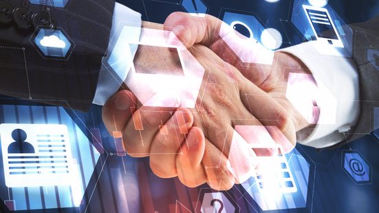 Os cibercriminosos usam a darkweb para anunciar altos valores em troca de logins, senhas e outros dados sensíveis em poder de empresas - Envato