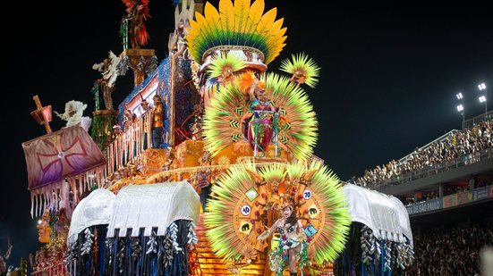 Escola levou ao Sambódromo do Anhembi o enredo "Anti-Herói Brasil" - Estadão Conteúdo