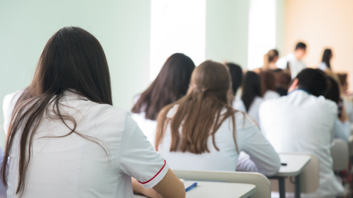 Entidade atribuiu situação à abertura indiscriminada de escolas médicas no Brasil - Envato