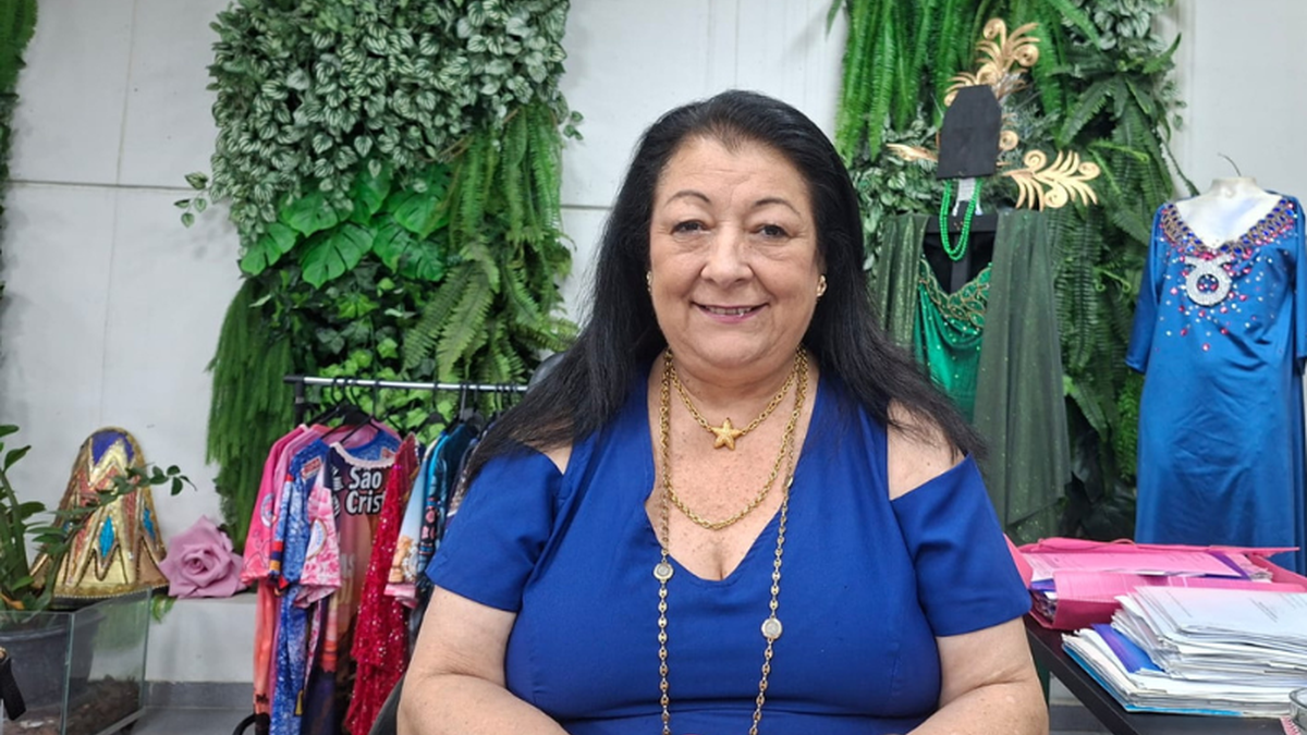 Angelina Basílio, 68 anos, é presidente da Rosas de Ouro há 22 anos - Emanuele Almeida