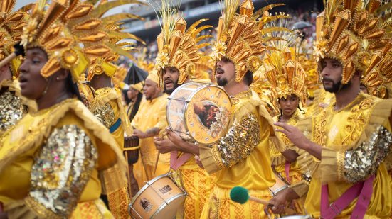 Integrantes da Barroca da Zona Sul na 1ª noite de desfiles do Grupo Especial de São Paulo - Marcello Fim/Zimel Press/Estadão Conteúdo
