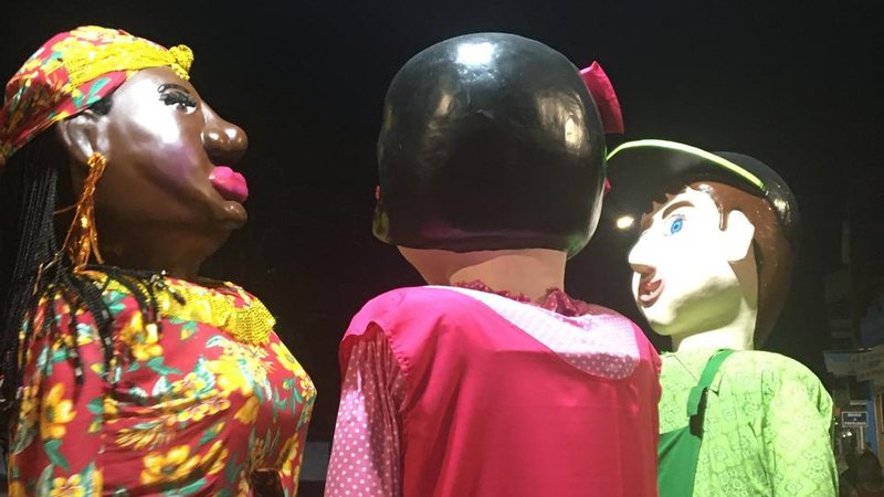 Bonecões do Bloco Zé Pereira desfilam todas as noites pela cidade, das 19h às 22h, no período do Carnaval - Envato