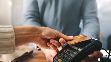 Cartão de crédito movimentou R$ 810,2 bilhões no trimestre - Adobe Stock
