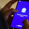 Autorização ou desabilitação é feita com um clique no app da Carteira de Trabalho - Agência Brasil