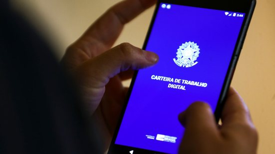 Autorização ou desabilitação é feita com um clique no app da Carteira de Trabalho - Agência Brasil