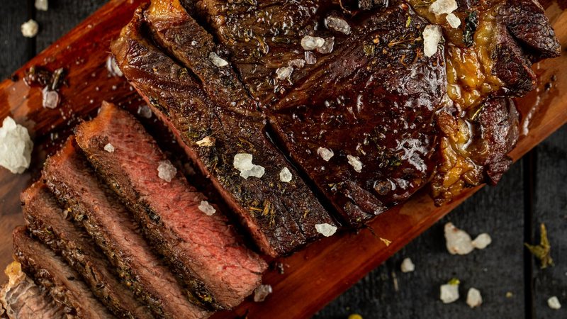 Igreja não proíbe aos católicos o consumo de carne, apenas recomenda evitar em dois dias - Banco de Imagens / Freepik