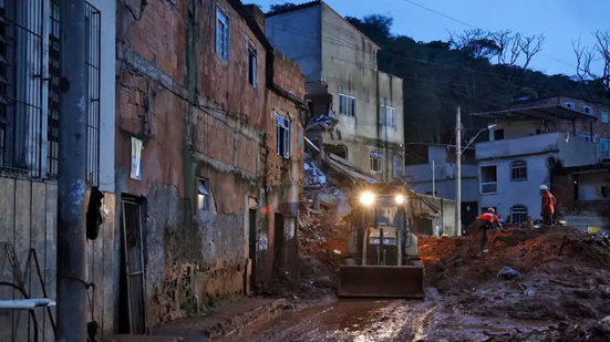 cCarretas enviadas a Minas Gerais funcionarão como unidades avançadas de atendimento - Tânia Rêgo/Agência Brasil