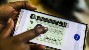 Medida vale para CNHs e ACCs vencidas ou com vencimento entre 5/6 e 8/12 - Marcello Casal Jr/Agência Brasil