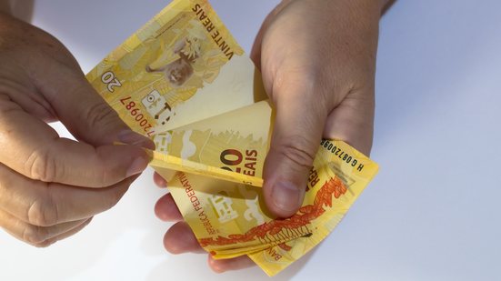 Entre as novidades está a proibição de formalizar contratos por telefone ou aplicativos de mensagens - Envato