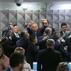A sessão, que registrou 7 votos contrários aos requerimentos, terminou em confusão generalizada - Reprodução/TV Senado