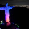 Cristo Redentor iluminado com as cores da Internet, na comemoração do Dia da Internet Segura 2025 - Divulgação: Santuário Cristo Redentor