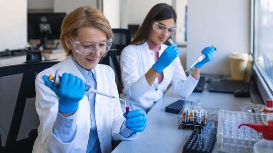 Dia Internacional das Mulheres e Meninas na Ciência é celebrado nesta quarta-feira, 11 de fevereiro - Adobe Stock
