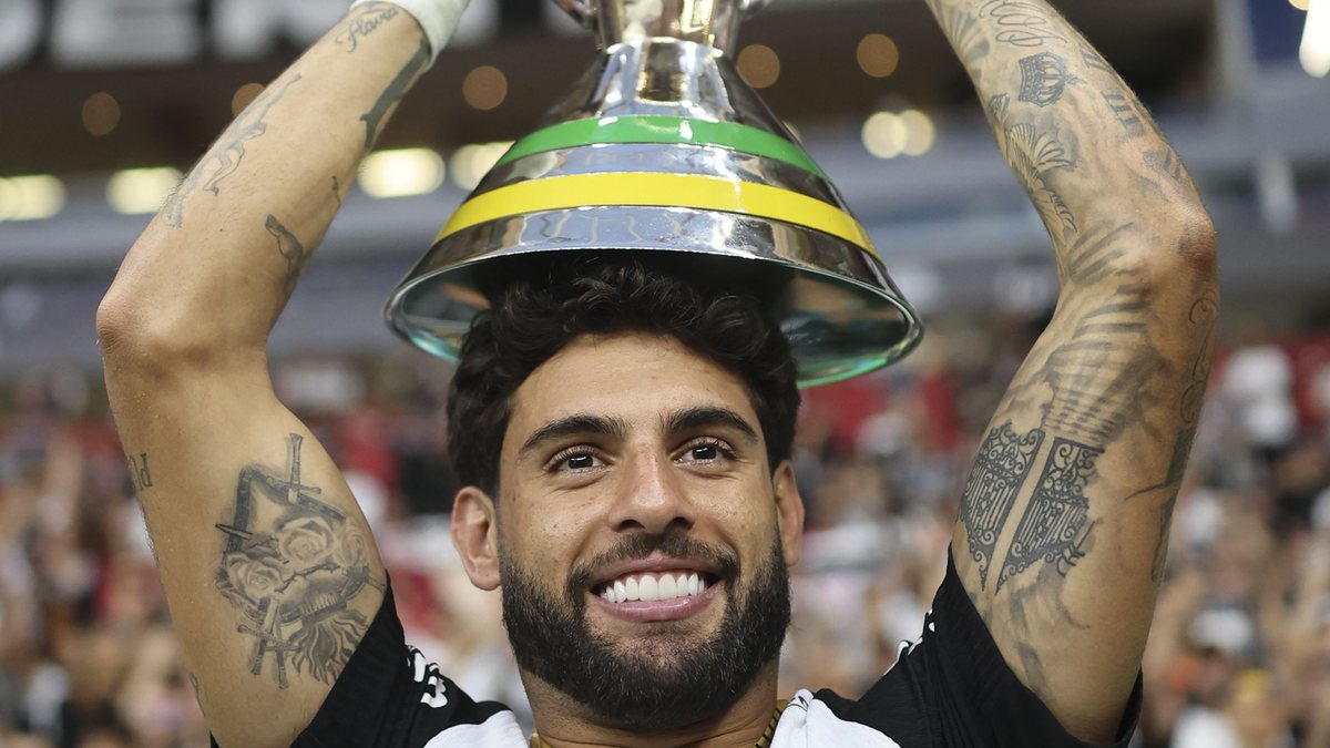 Yuri Alberto comemora título do Corinthians após partida contra o Flamengo pela decisão da Super Copa do Rei - Mateus Bonomia/AGIF/Estadão Conteúdo