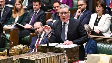 Starmer (centro) perdeu o apoio de parlamentares trabalhistas após revelações sobre o caso Epstein - Reprodução/X via @HouseofCommons