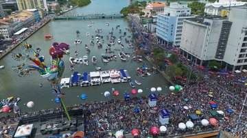 Maior bloco de Carnaval, Galo da Madrugada reúne mais de 2,5 milhões de foliões