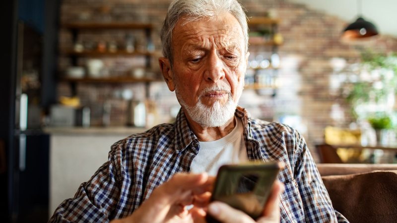 Mensalidade para idosos pode ser até 500% mais cara que a de jovens de 18 anos - Adobe Stock