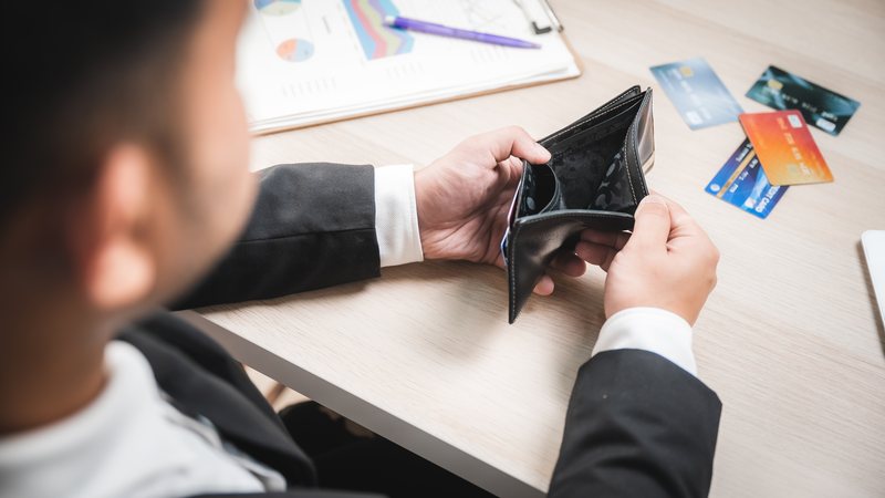 Projeções do Ibevar apontam para uma inadimplência média total de 5,40% em fevereiro - Envato