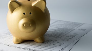 Empresas e bancos têm até esta sexta-feira, 27, para enviar os informes de Imposto de Renda aos contribuintes - Adobe Stock