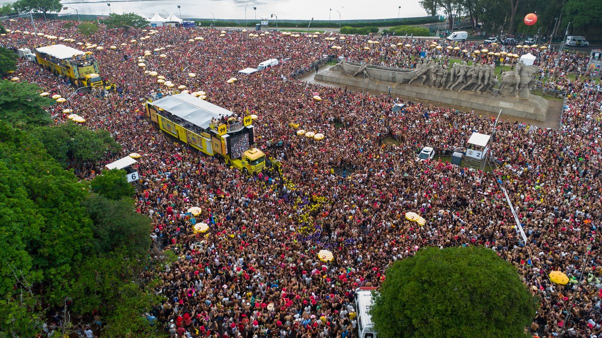 Bloco Quem Pede Pede arrasta foliões com Ivete Sangalo, sábado, 7, no Parque do Ibirapuera - Edi Sousa/Estadão Conteúdo
