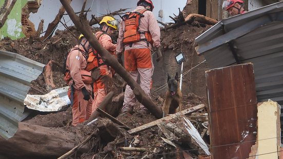 Equipes de resgate seguem mobilizadas nas áreas afetadas - Pedro Kirilos/Estadão Conteúdo