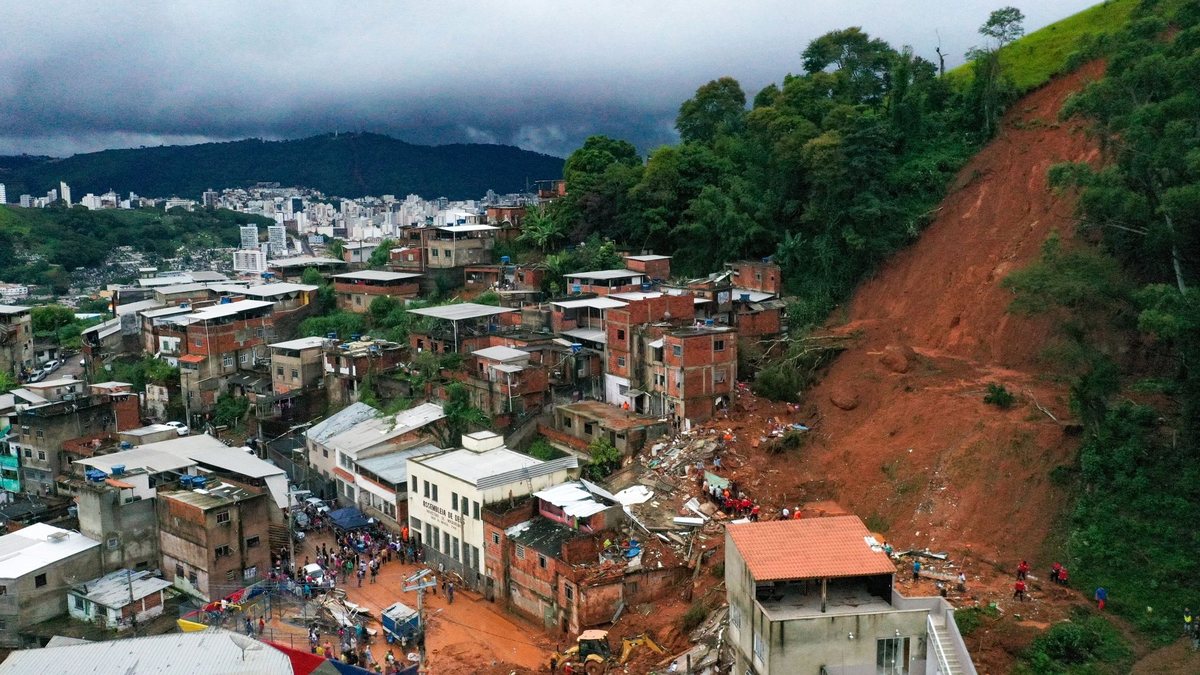Segundo autoridades mineiras, 38 pessoas seguem desaparecidas - Pedro Kirilos/Estadão Conteúdo