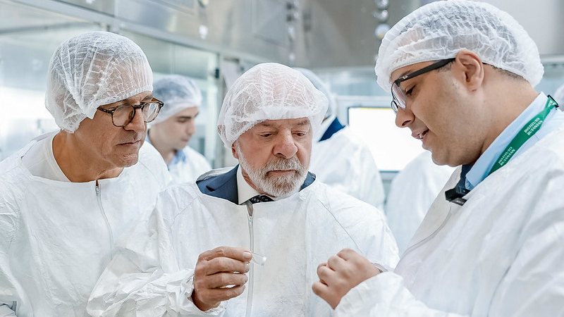 O presidente Lula em visita ao Instituto Butantan, em São Paulo, deu início à campanha de vacinação contra dengue - Ricardo Stuckert/PR
