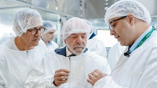 O presidente Lula em visita ao Instituto Butantan, em São Paulo, deu início à campanha de vacinação contra dengue - Ricardo Stuckert/PR