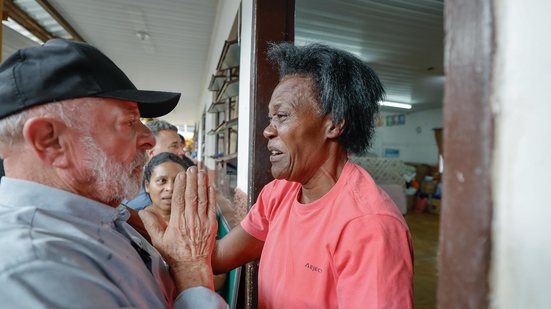 O Executivo deve adotar o mecanismo de compra assistida para quem perdeu casas na tragédia, segundo Lula - Ricardo Stuckert/PR