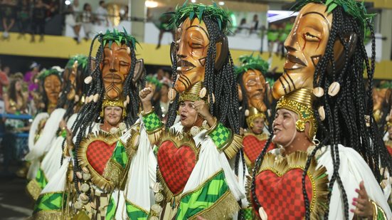 Mangueira na apresentação de 2025. Este ano é a segunda a desfilar - Tomaz Silva / Agência Brasil