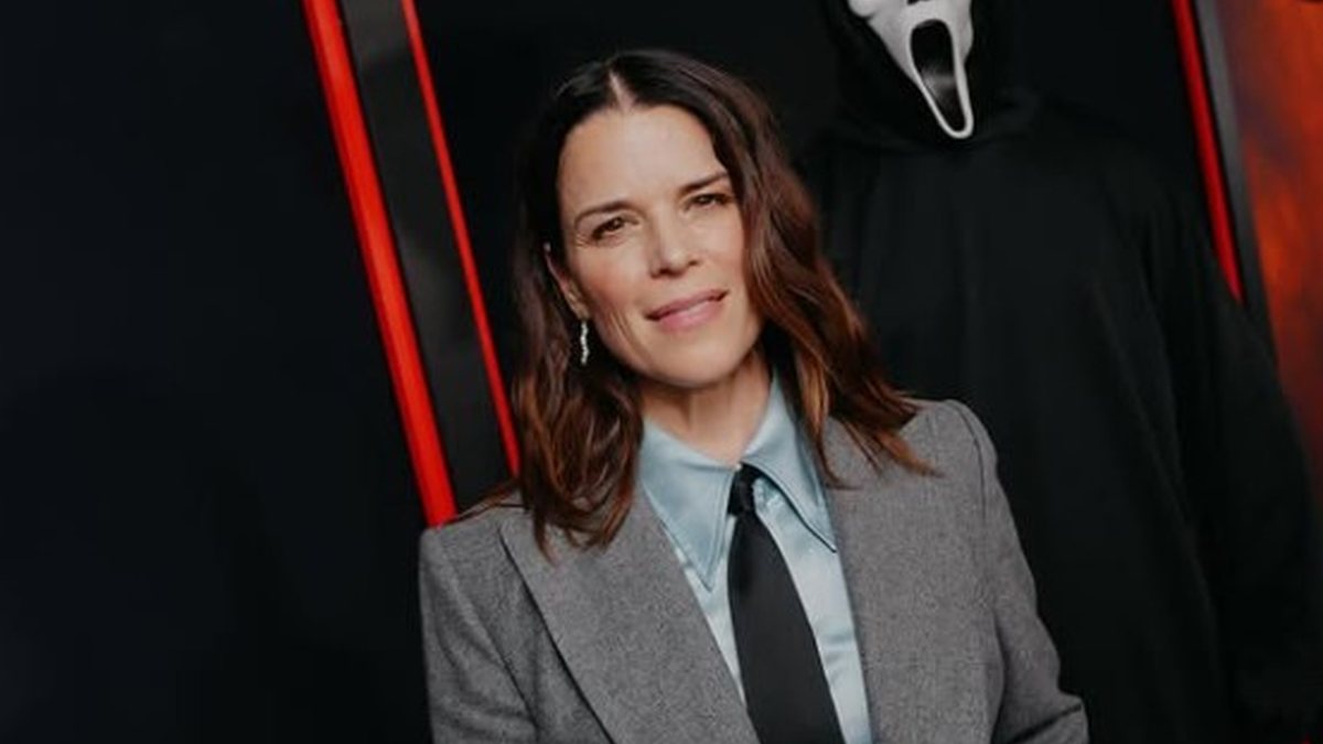 Com 52 anos, Neve Campbell assume novamente o papel de Sidney Prescott, que agora é mãe e tenta proteger sua filha - Reprodução/Instagram/@nevecampbell