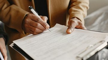 Na vida adulta, a dislexia tem um impacto geral na vida acadêmica, como em provas e concursos, além da produtividade no trabalho - Pexels/Gustavo Fring